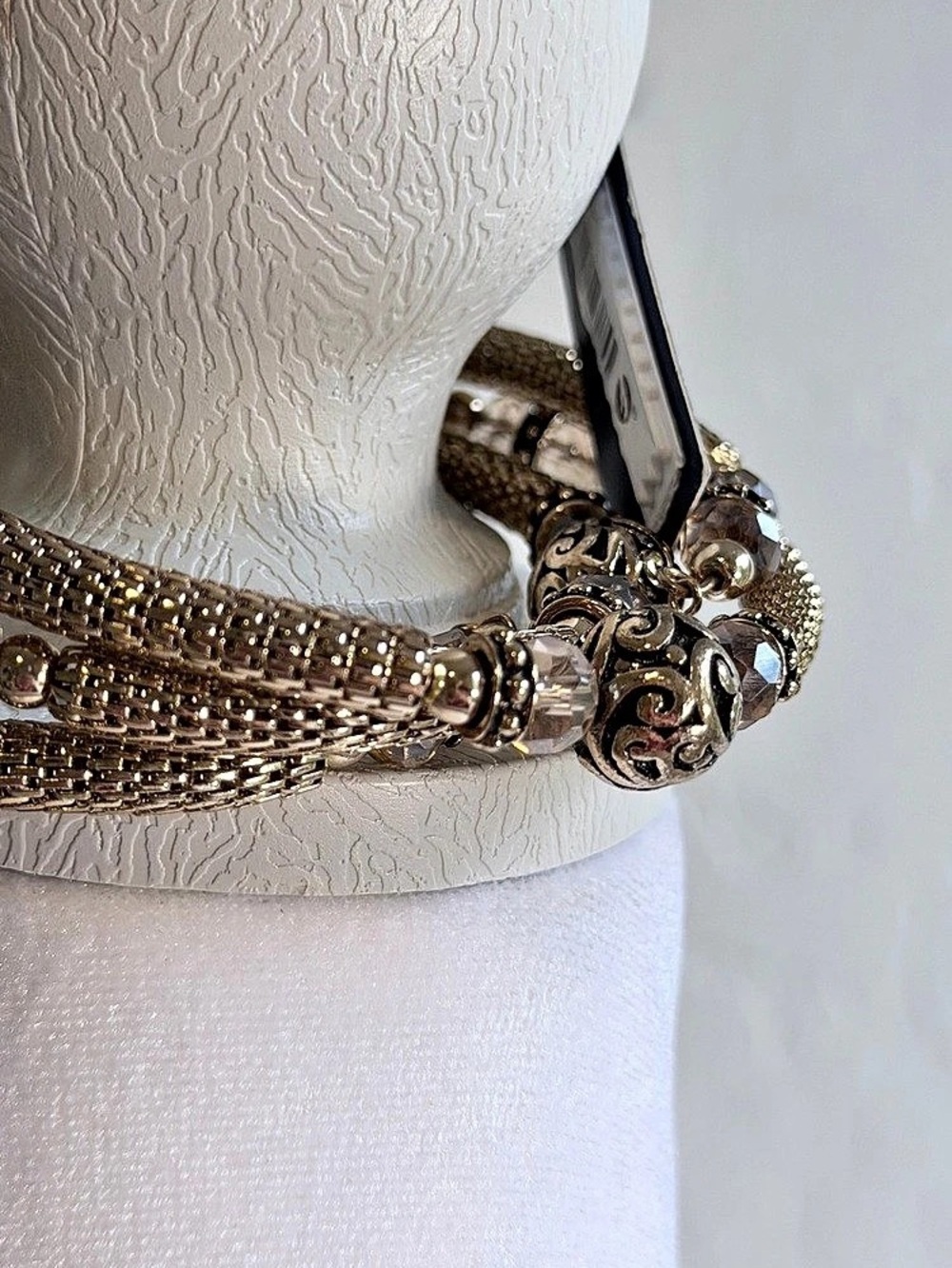 Kendra Scott Gold-Tone Charm Bracelet Like New - Picture 2 of 5